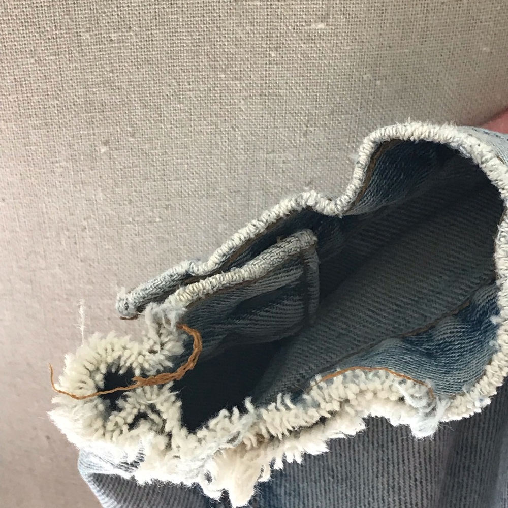 VINTAGE LEVI’S DISTRESSED DENIM JACKET FROM THE LATE 80s EARLY 90s - Picture 8 of 12